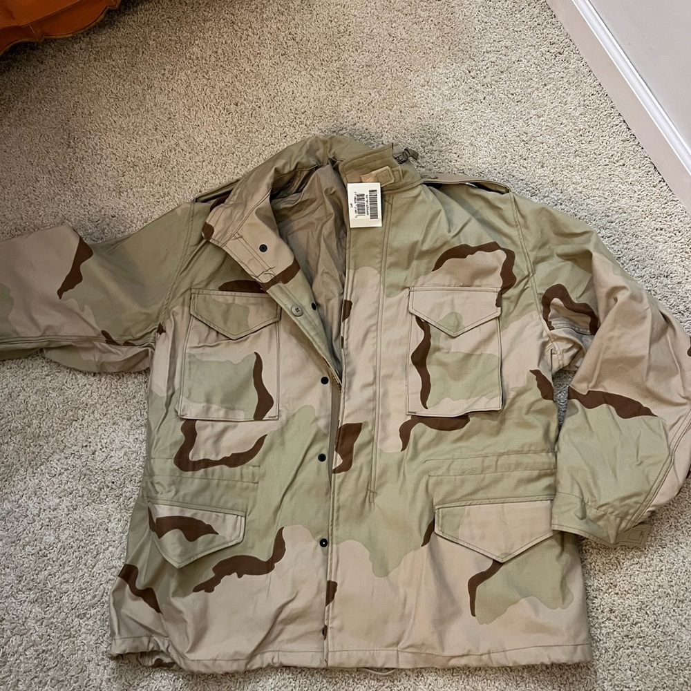 NWT X-large desert camouflage cold weather coat.